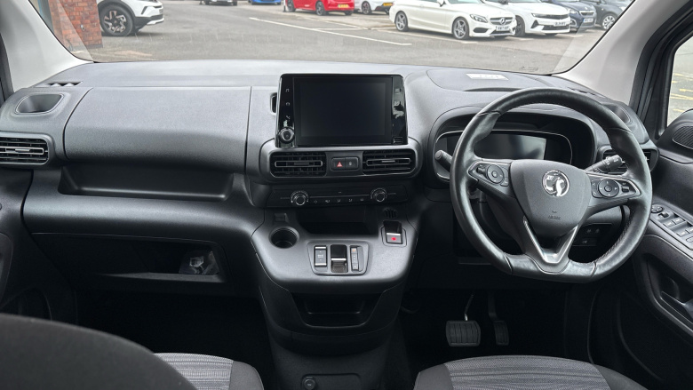 Vauxhall Combo Life 100kW SE 50kWh 5dr Auto Electric Estate